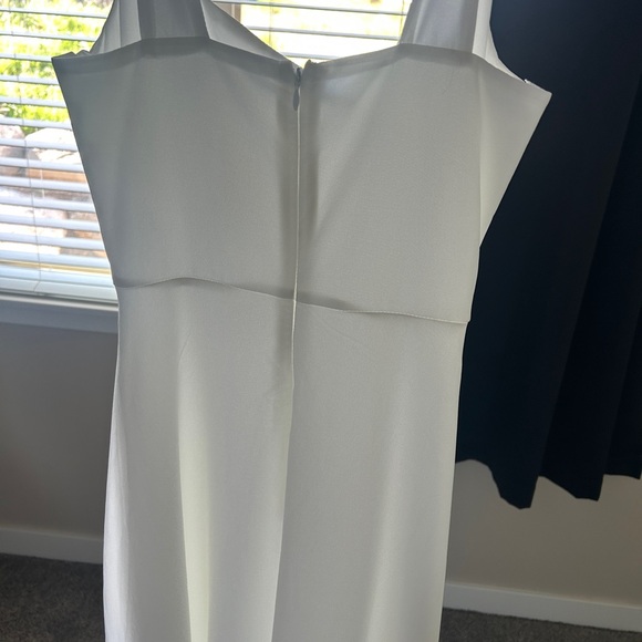 Elegant White Midi Dress - Picture 4 of 5